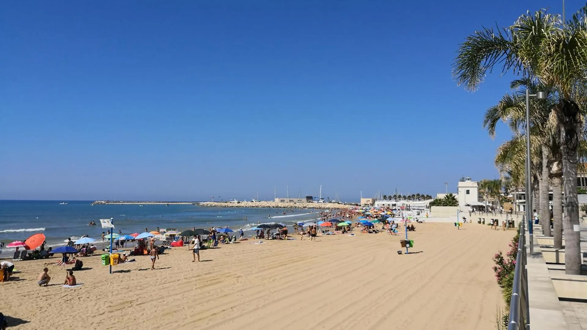 Marina Al Porto Beach 마리나디라구사